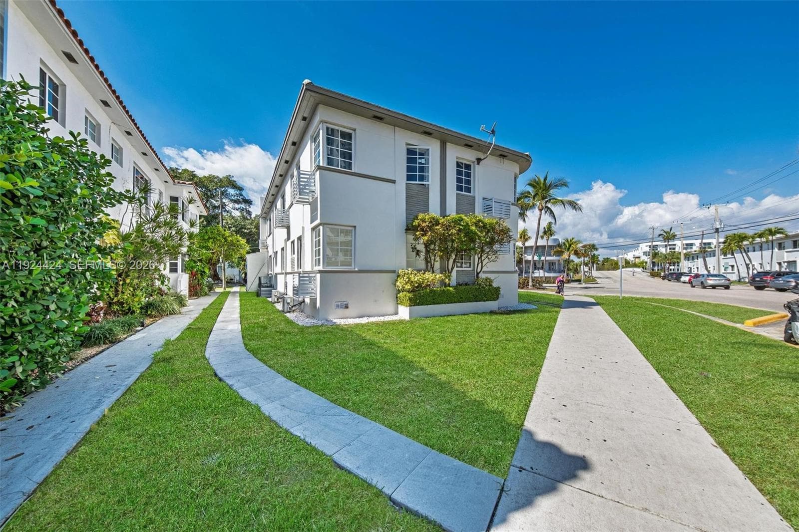 7124 Bay Dr, Miami Beach FL 33141