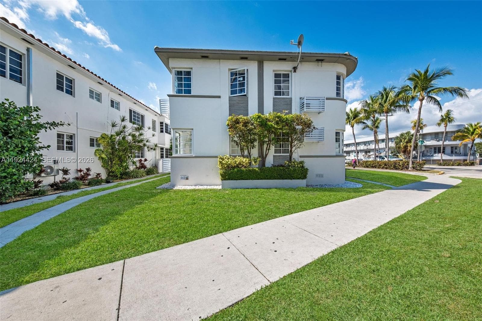 7124 Bay Dr, Miami Beach FL 33141