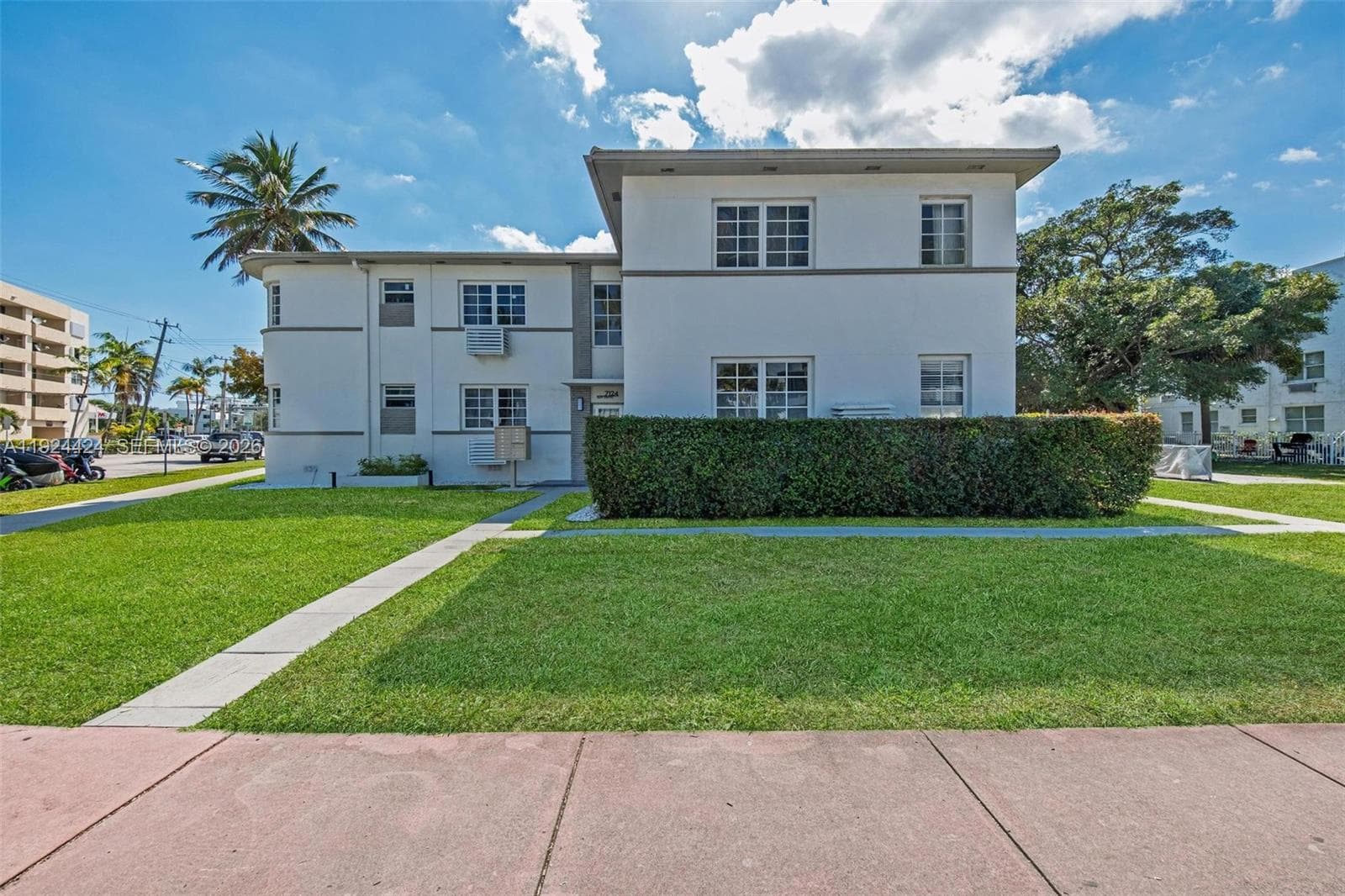 7124 Bay Dr, Miami Beach FL 33141