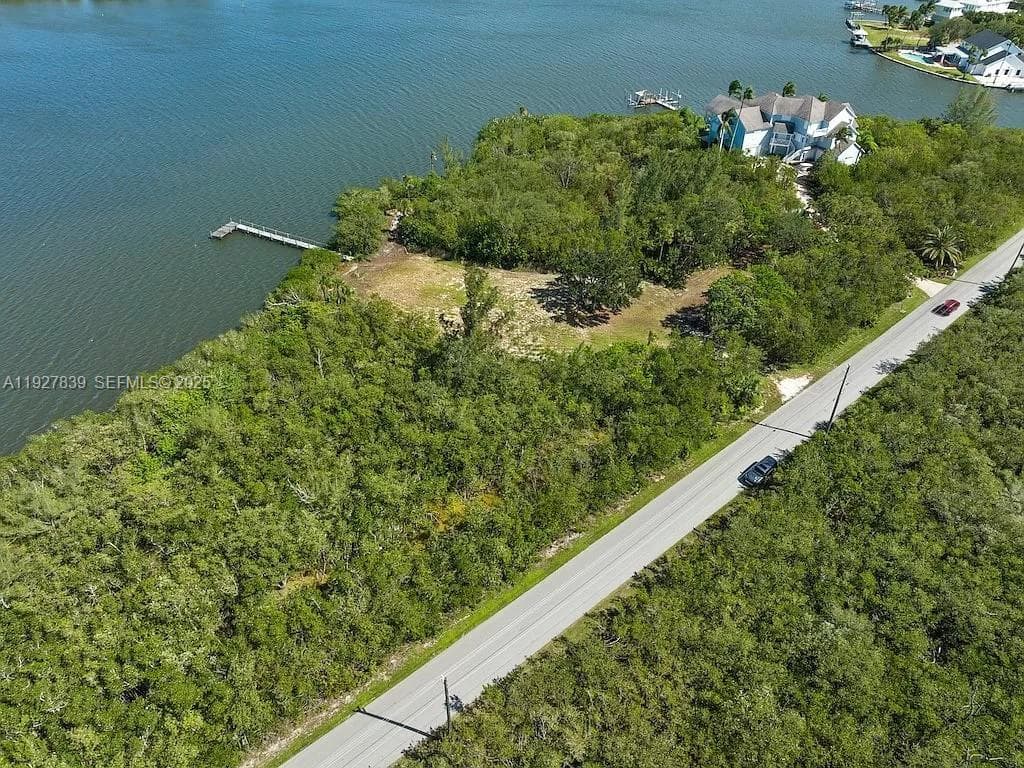 250 Live Oak Dr, Vero Beach FL 32963