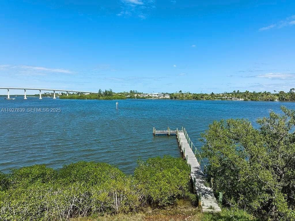 250 Live Oak Dr, Vero Beach FL 32963
