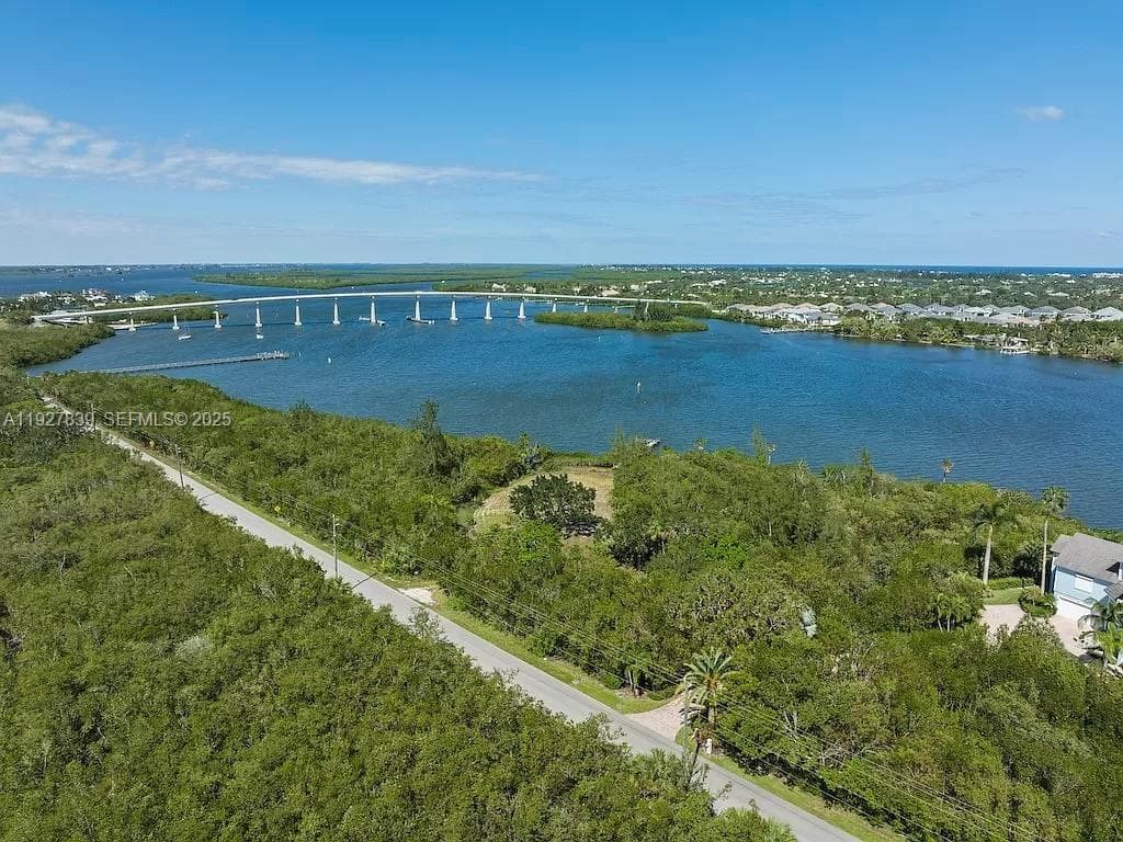 250 Live Oak Dr, Vero Beach FL 32963