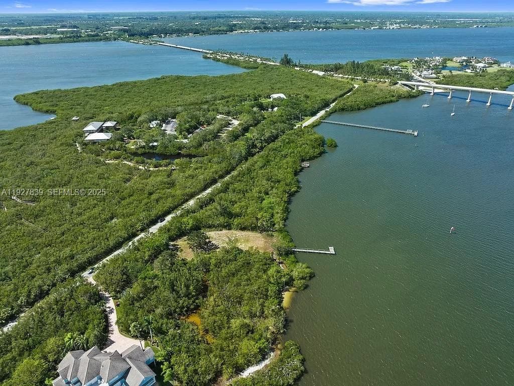 250 Live Oak Dr, Vero Beach FL 32963