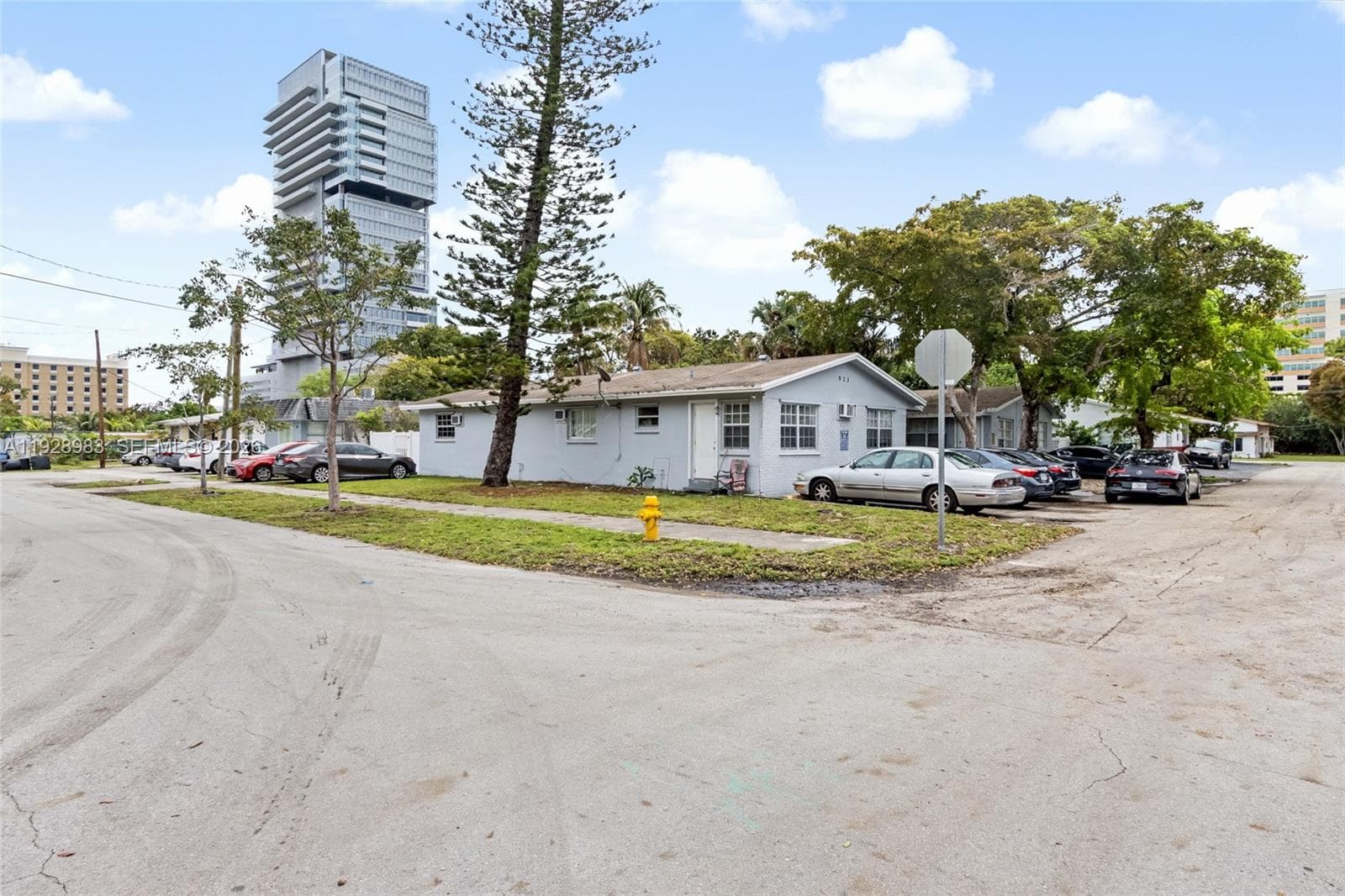 923 SE 2nd Ave # 6, Hallandale Beach FL 33009