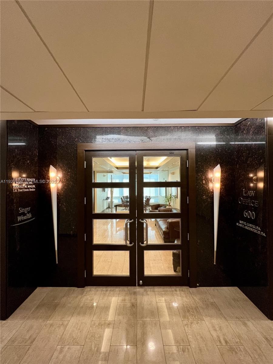 20900 NE 30 TH Ave, Aventura FL 33180