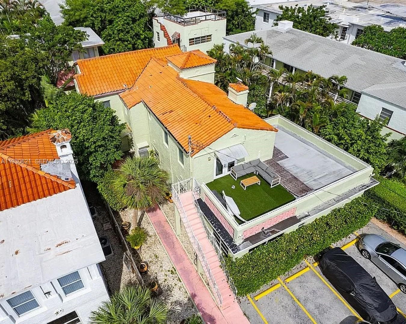 2822 Pine Tree Dr, Miami Beach FL 33140