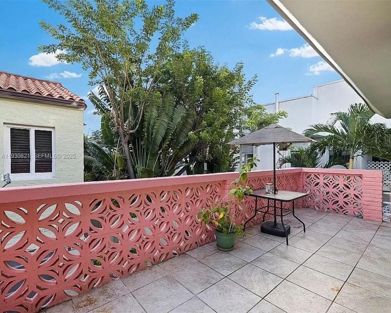 2822 Pine Tree Dr, Miami Beach FL 33140