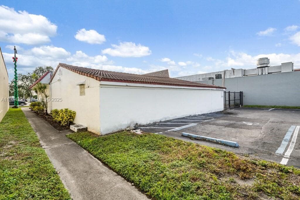 4749 Hollywood Blvd, Hollywood FL 33021