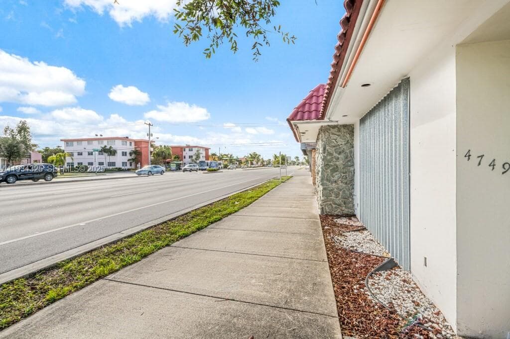 4749 Hollywood Blvd, Hollywood FL 33021
