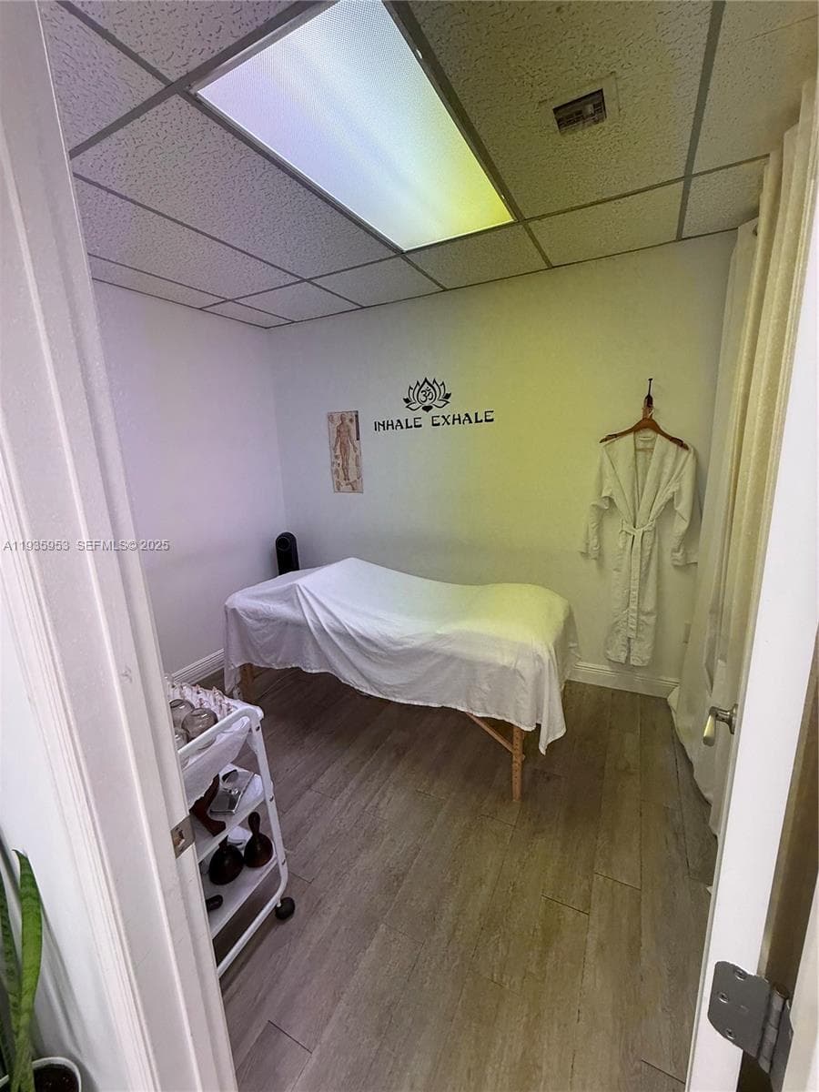 717 Ponce De Leon Blvd # 206, Coral Gables FL 33134