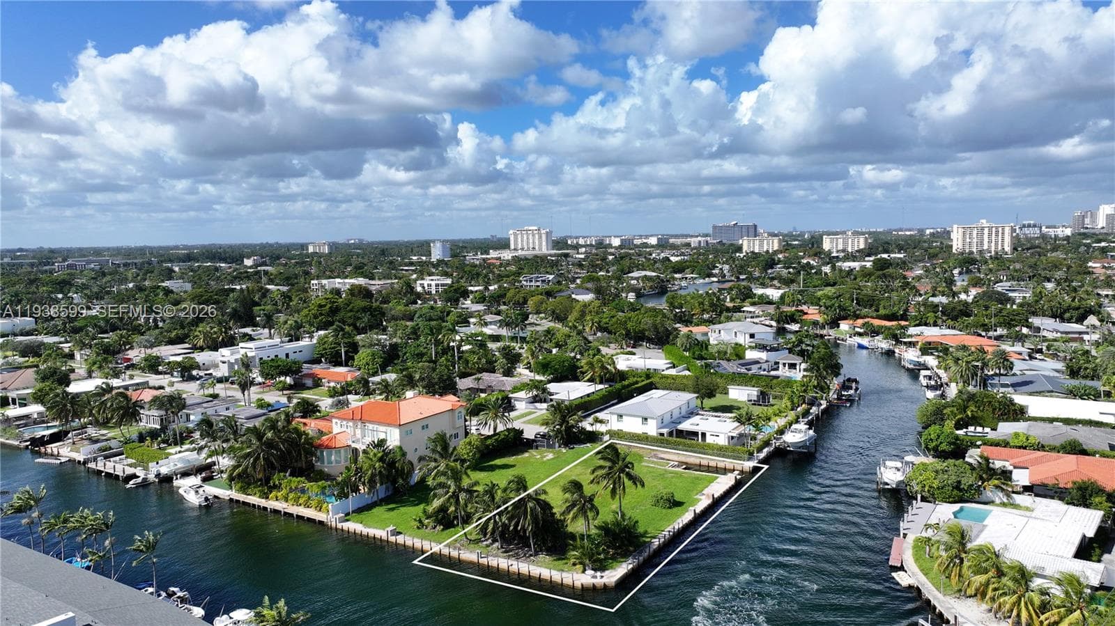 2210 NE 124th St, North Miami FL 33181