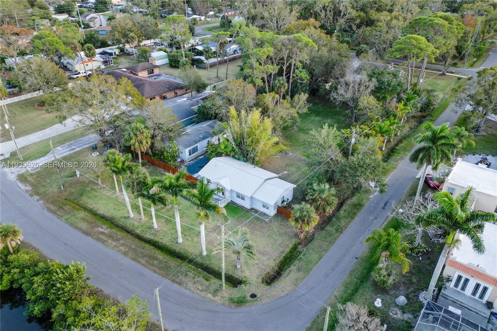 302 5th St SW, Other City - In The State Of Florida FL 33570