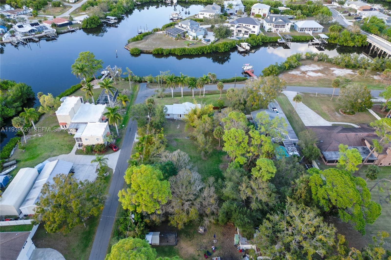302 5th St SW, Other City - In The State Of Florida FL 33570