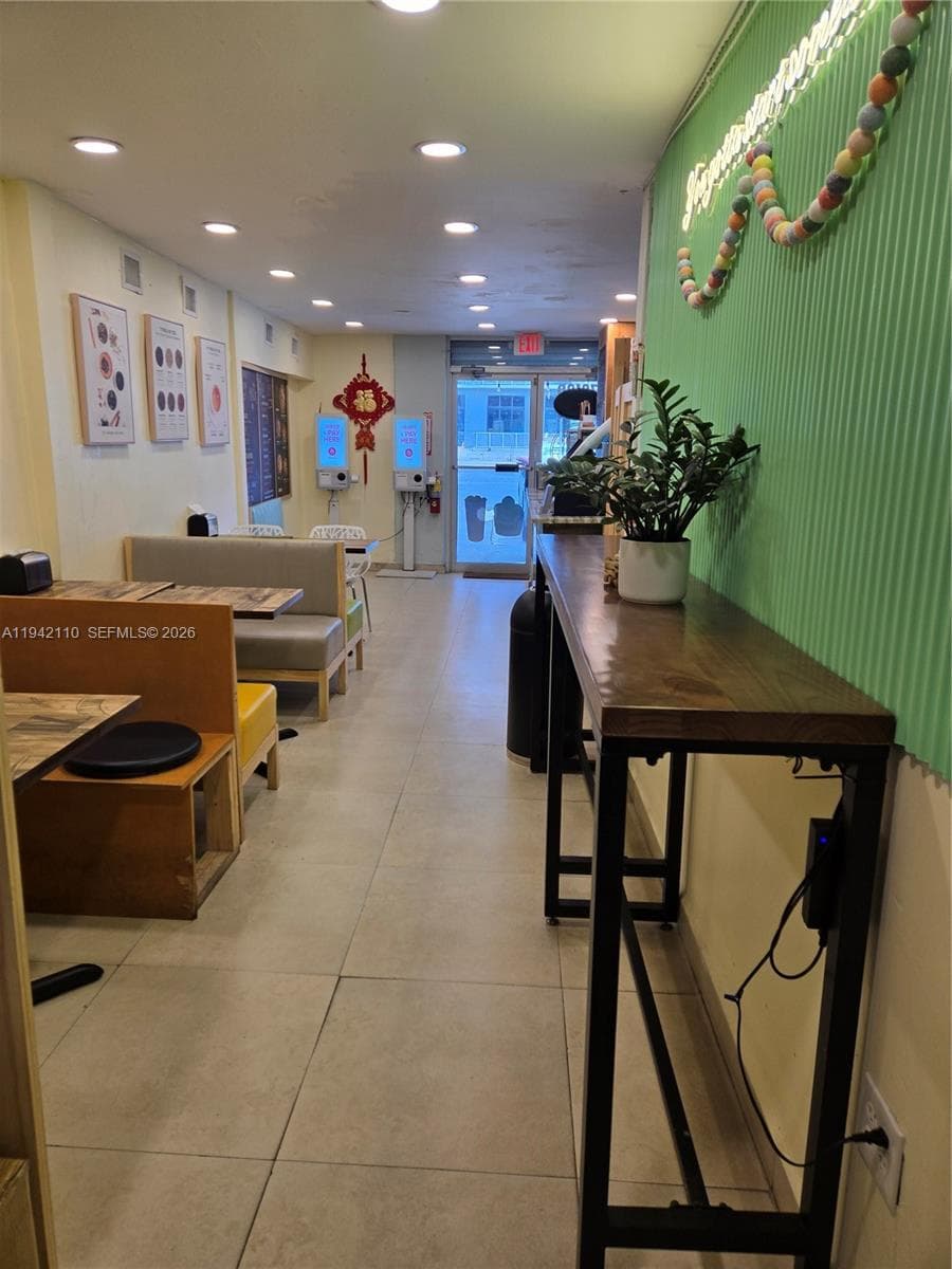 17010 #D W Dixie Hwy, North Miami Beach FL 33160