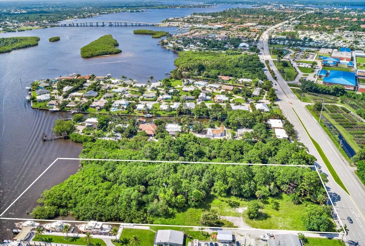 Kanner - side view of lot looking east