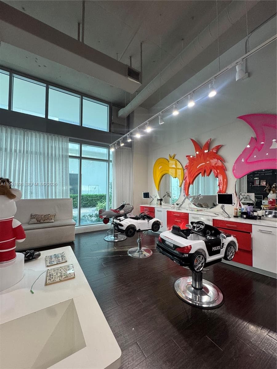 000 NE Confidential, Miami FL 33137