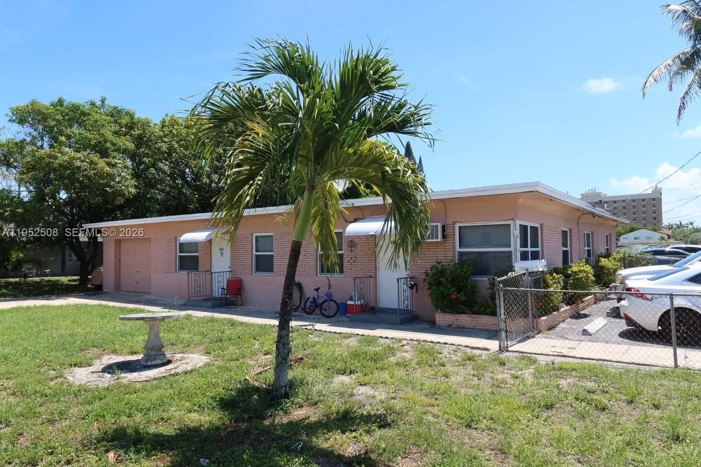 205 SE 10th St, Hallandale Beach FL 33009