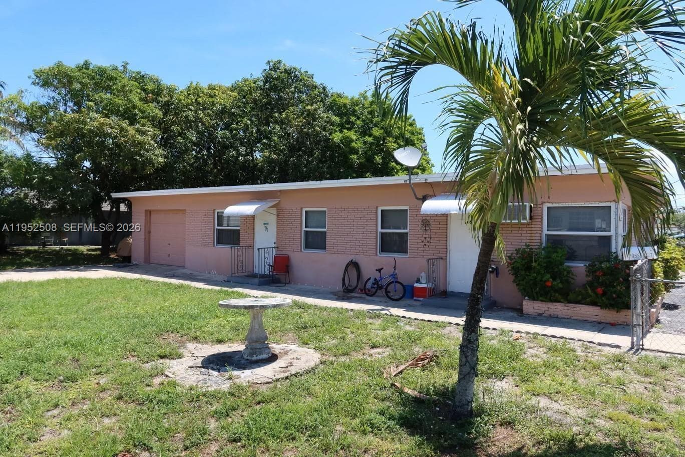 205 SE 10th St, Hallandale Beach FL 33009