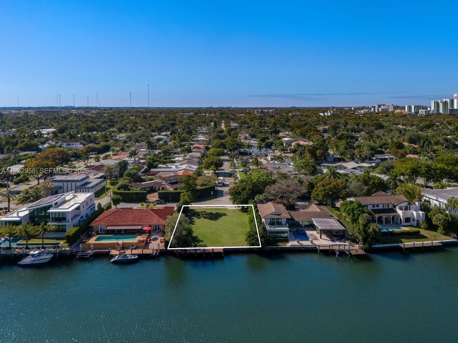 1101 Diplomat Pkwy, Hollywood FL 33019