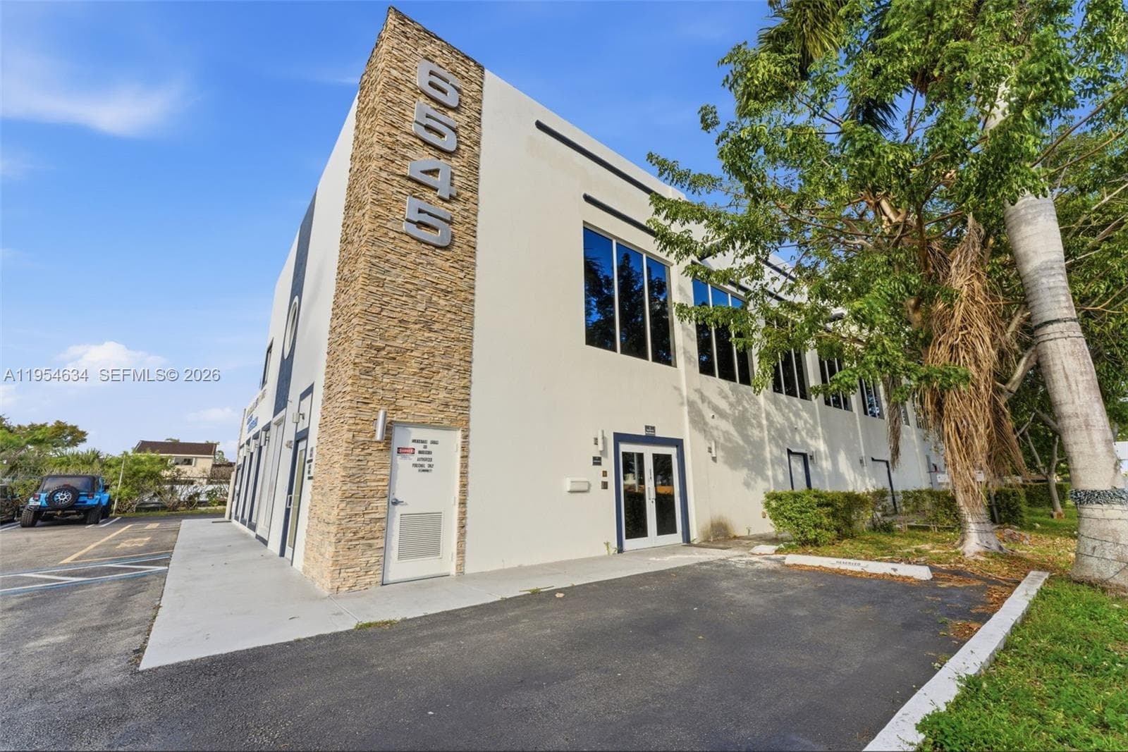 6545 NW 169th St, Hialeah FL 33015