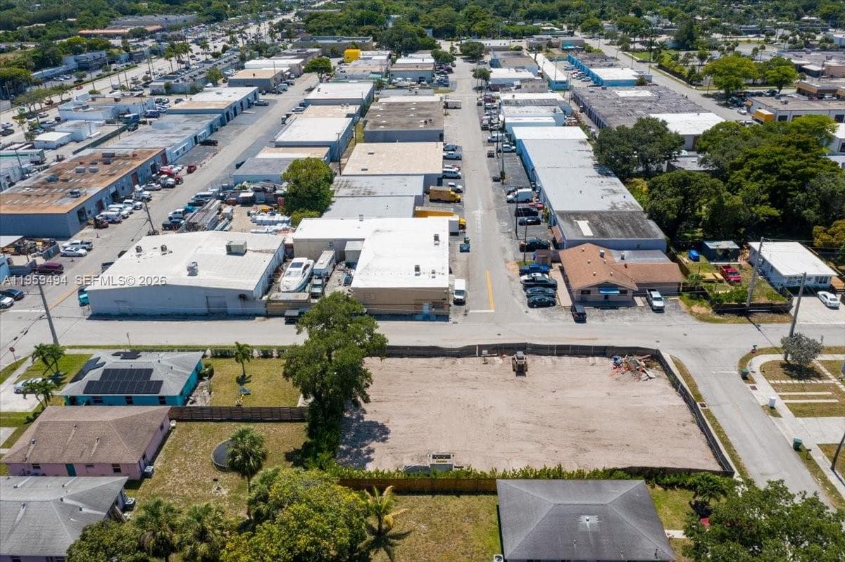 3250 NE 3rd Ave, Oakland Park FL 33334