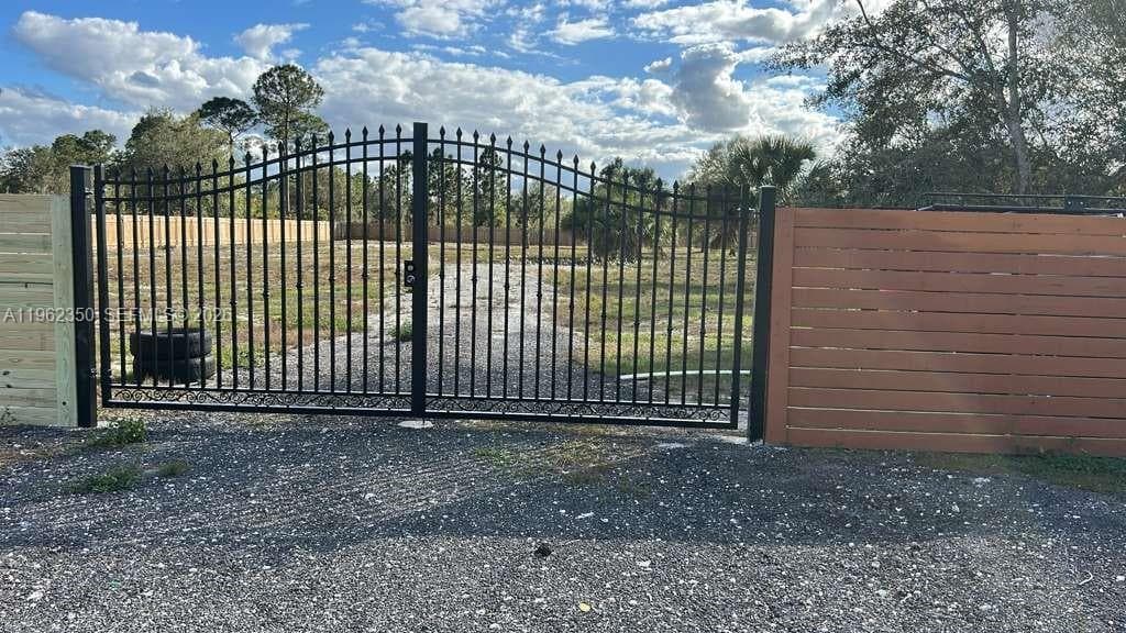 648 Hunting Club Ave, Clewiston FL 33440