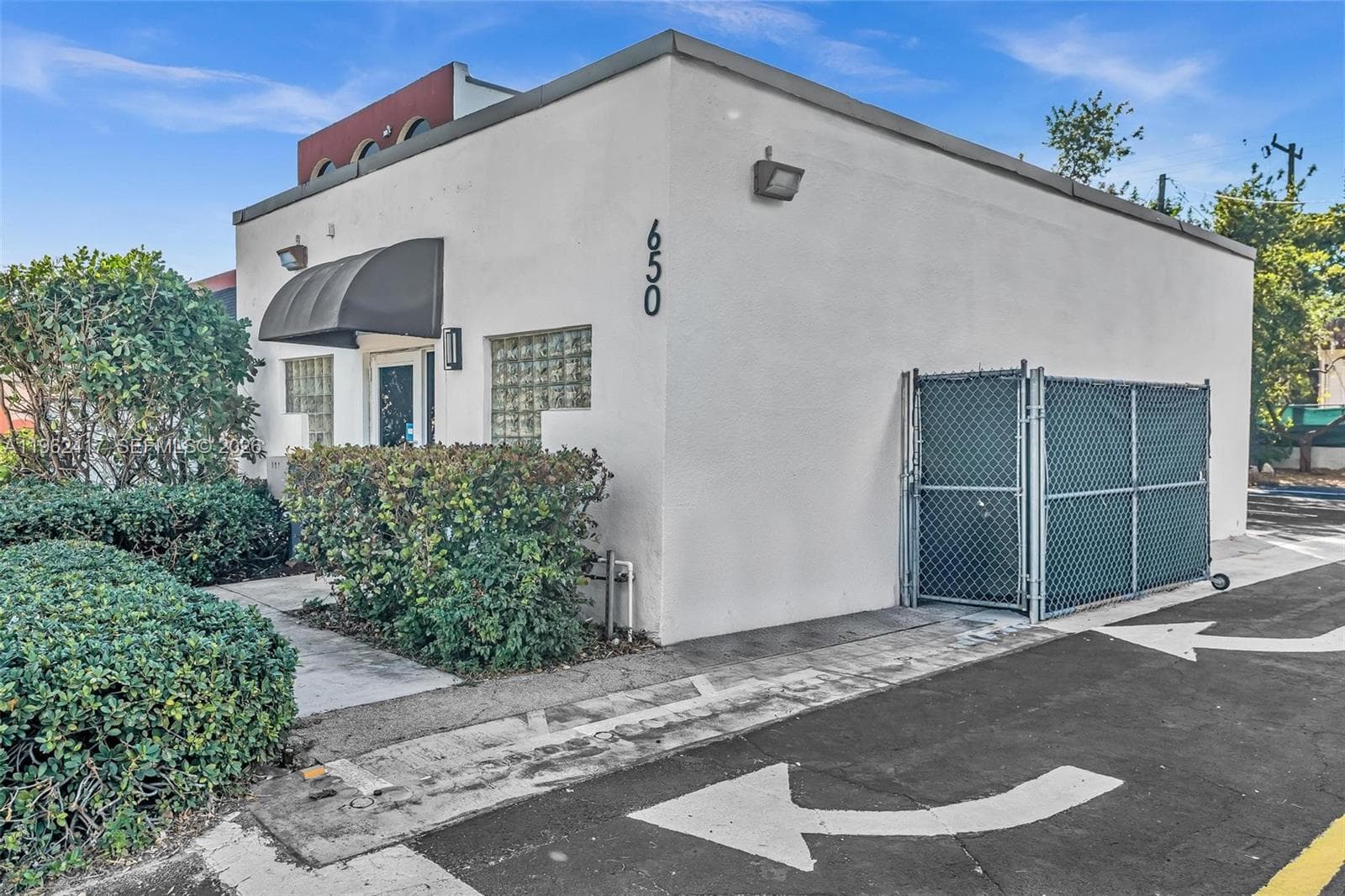 650 NE 167th St, Miami FL 33162