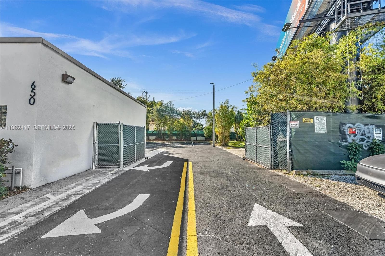 650 NE 167th St, Miami FL 33162