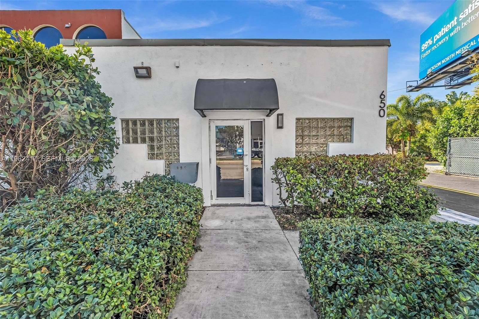 650 NE 167th St, Miami FL 33162