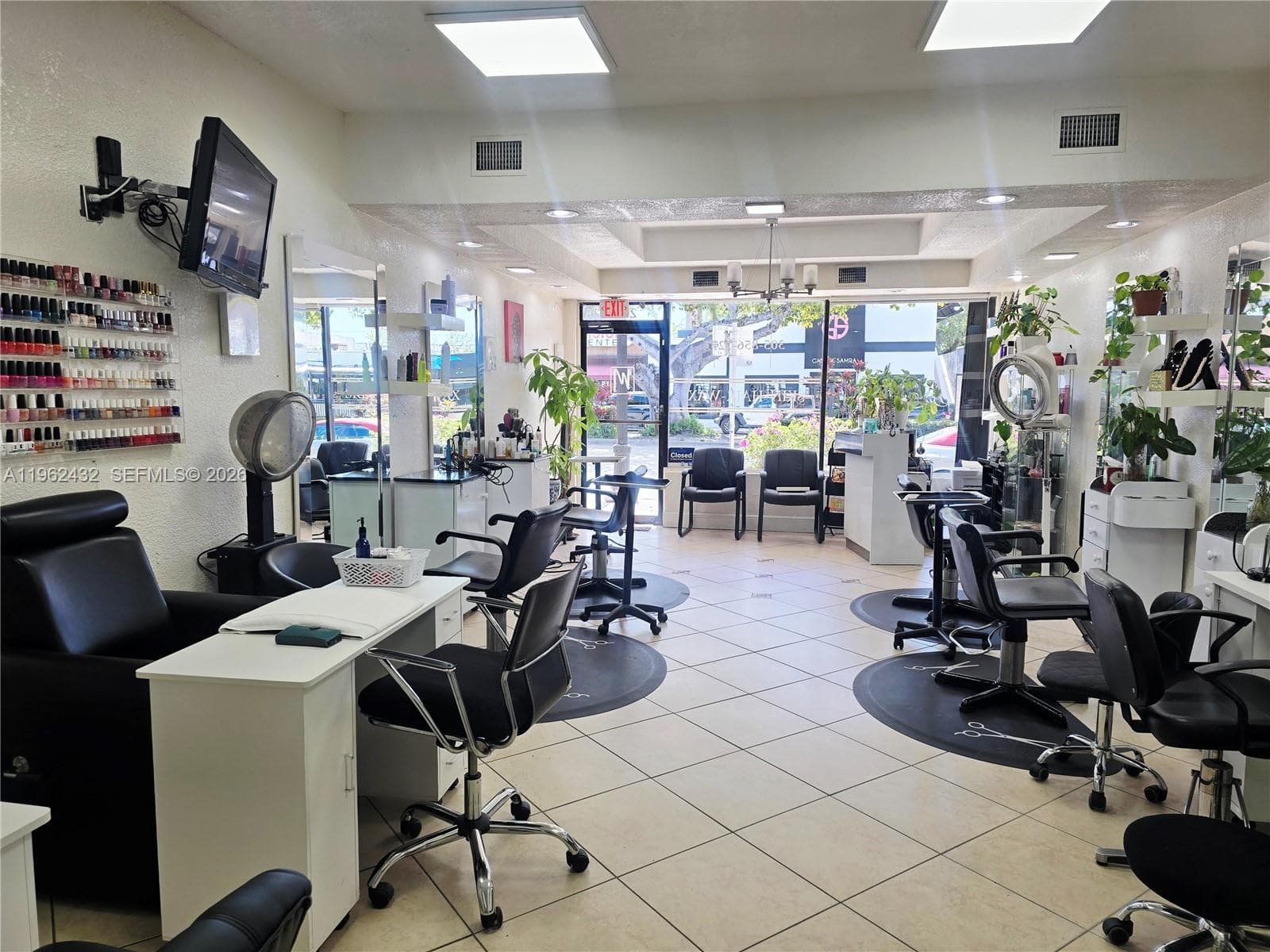 SW Beauty Salon Coral Way, Miami FL 33145
