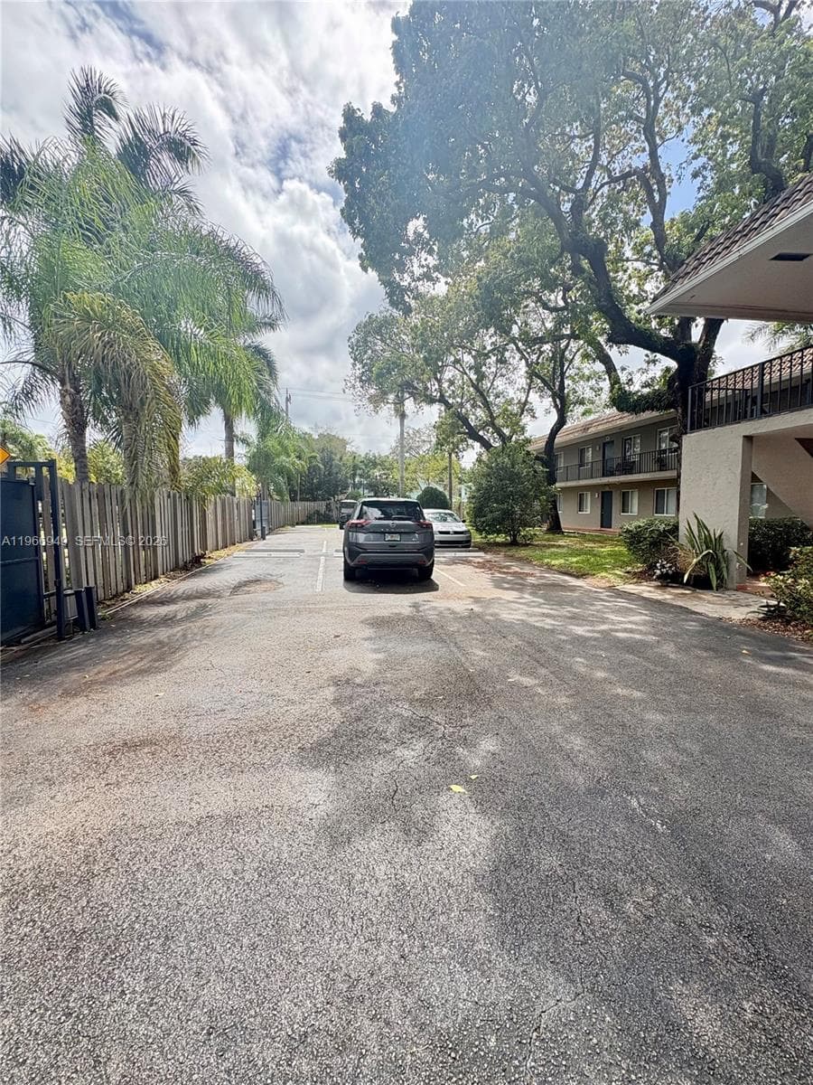 1111 SW 4th St, Fort Lauderdale FL 33312