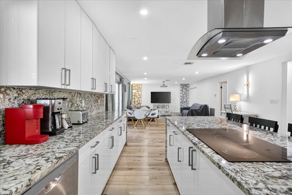 3211 Calle Largo Dr, Hollywood FL 33021