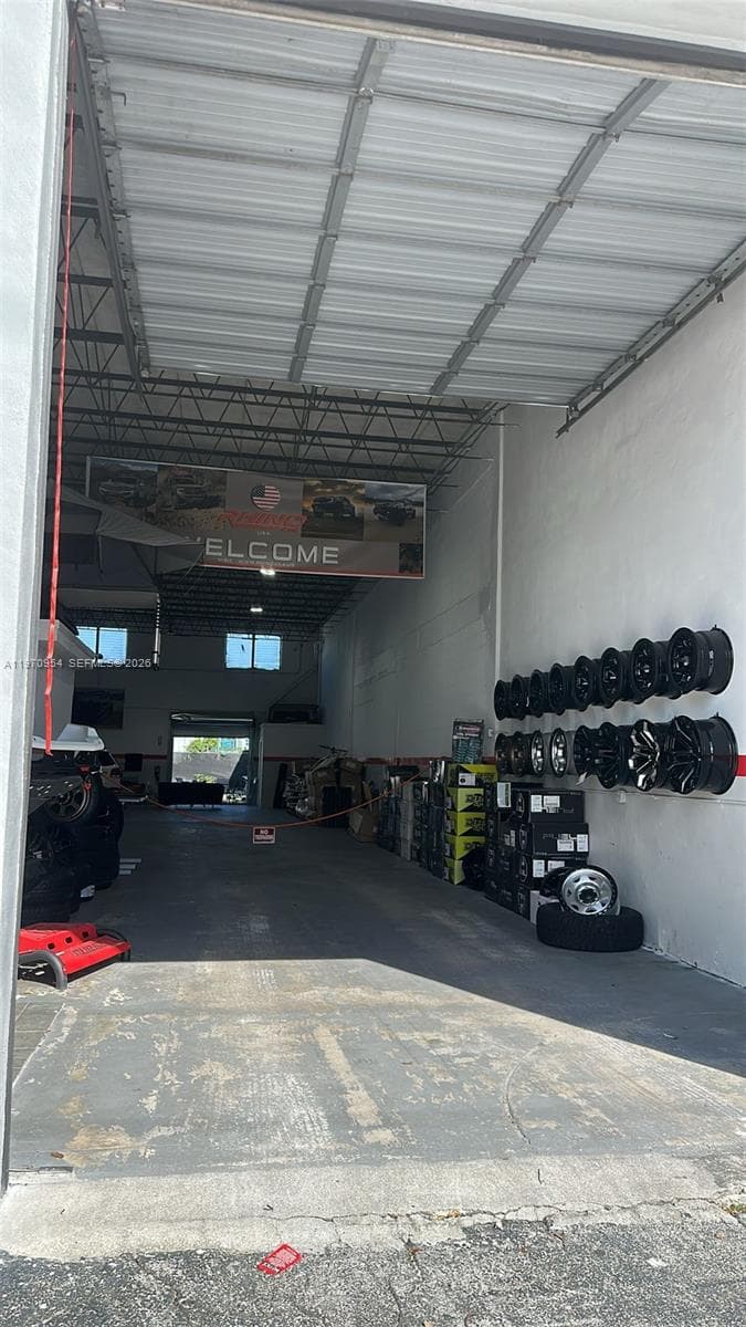 Hallandale Beach, FL, 33009