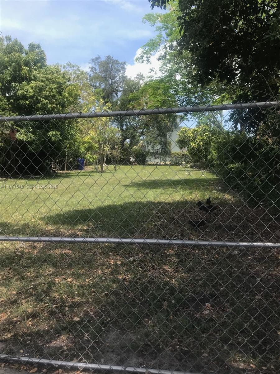 61 NW 17th Pl, Miami FL 33125