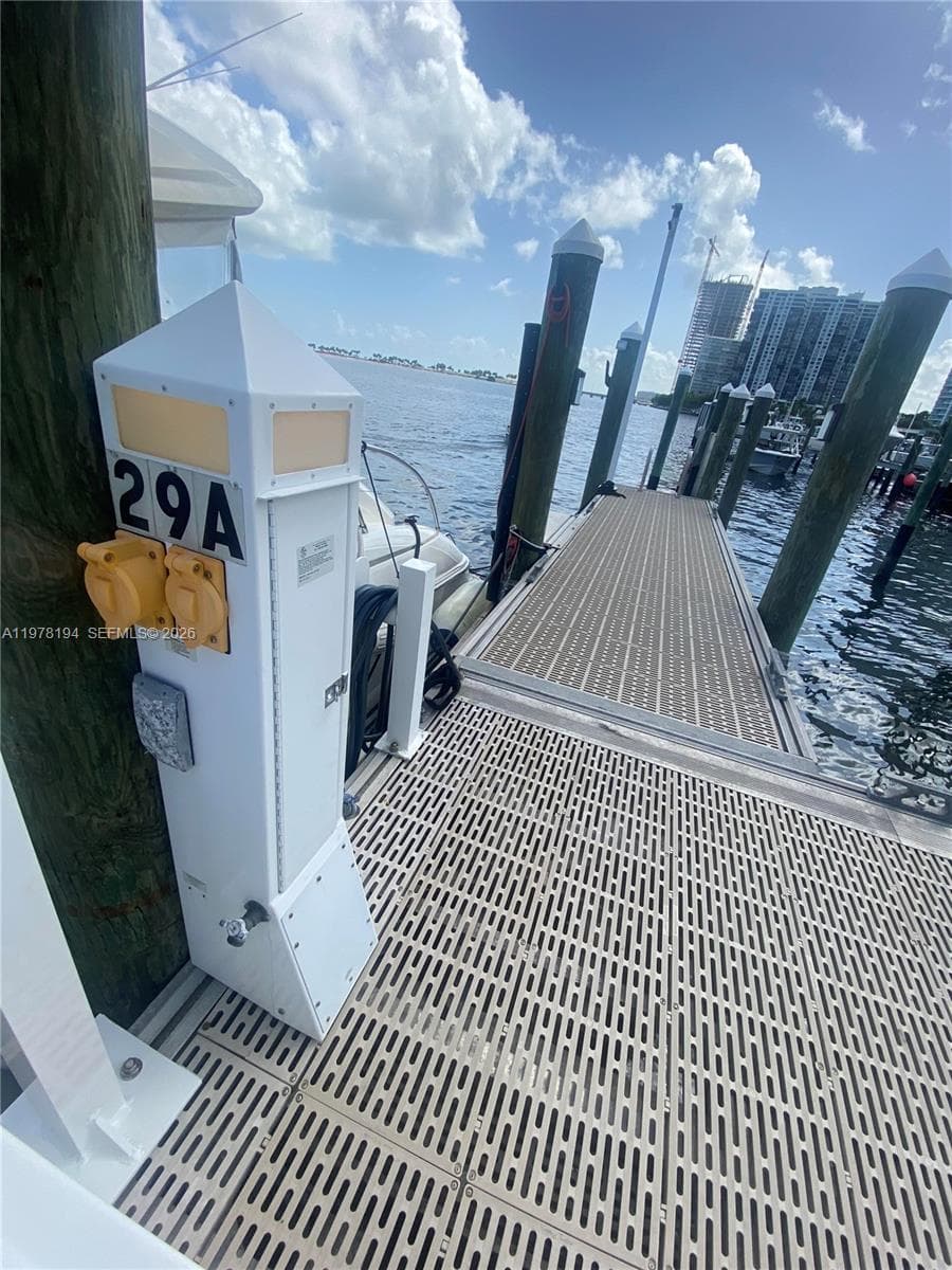 1901 Brickell Ave Slip 29A, Miami FL 33129