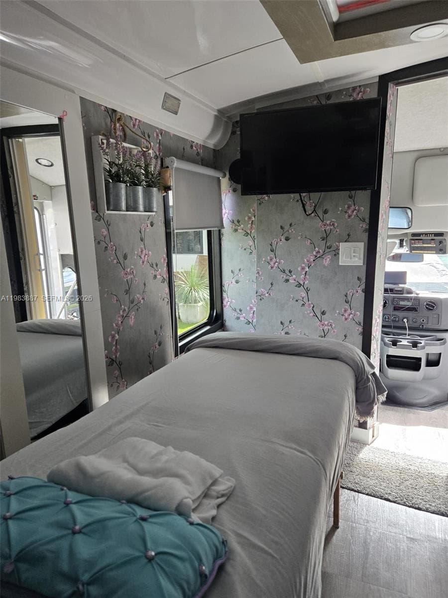 MOVIL SPA SW FOR SALE, Miami FL 33145