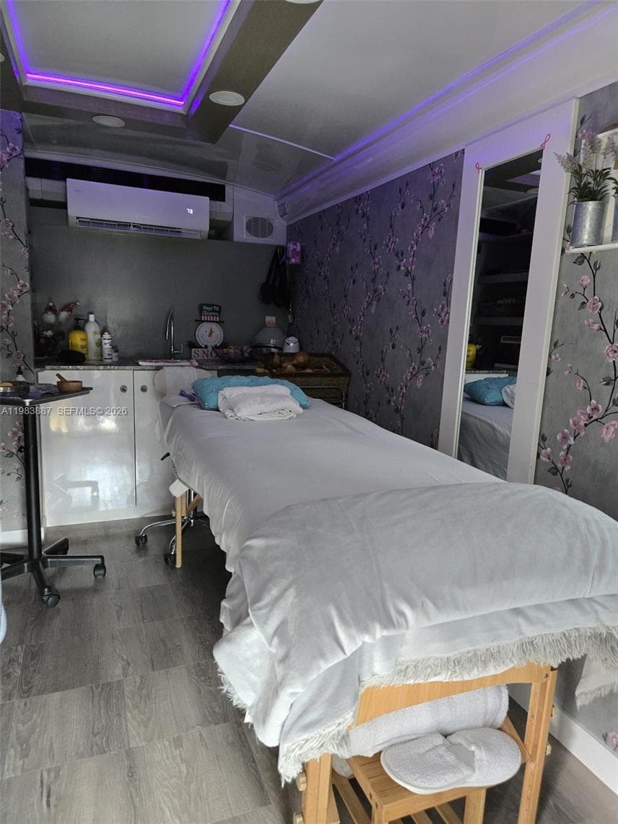 MOVIL SPA SW FOR SALE, Miami FL 33145