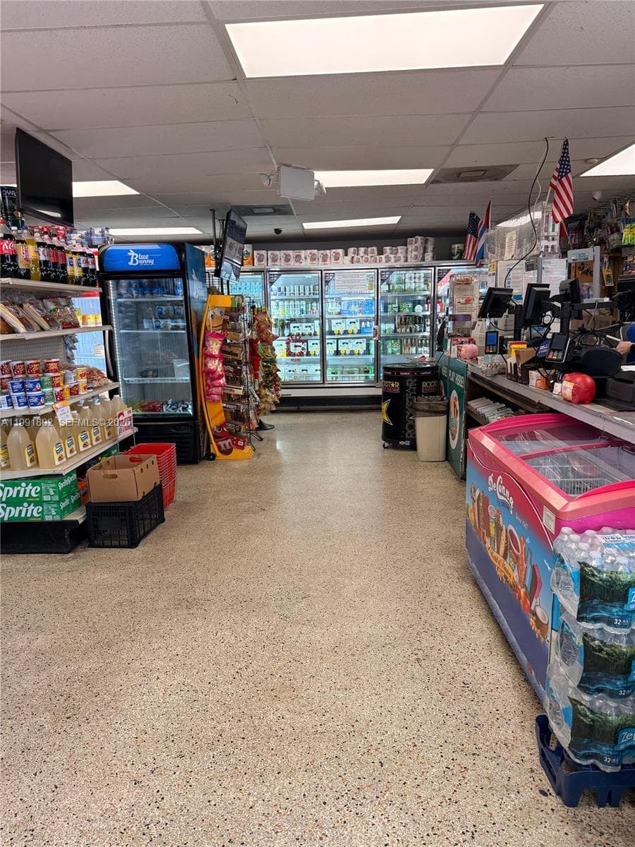 3381 NW 7th St, Miami FL 33125