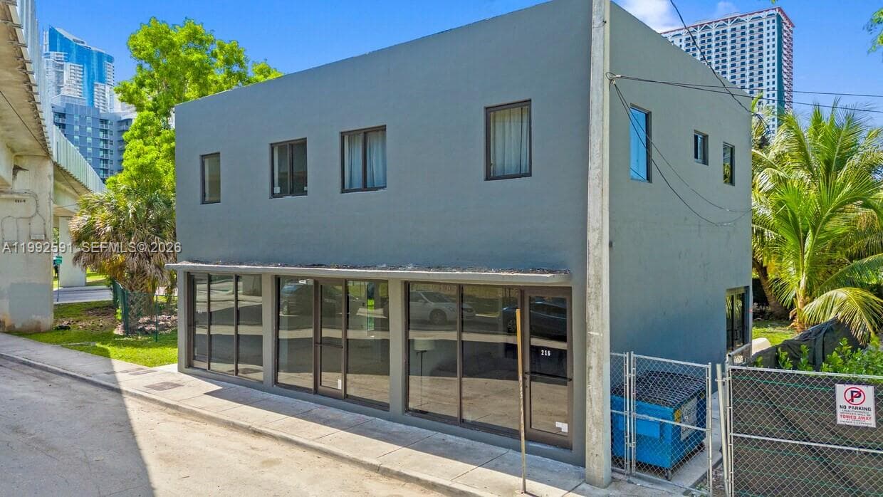 212 NW 11th St, Miami FL 33136