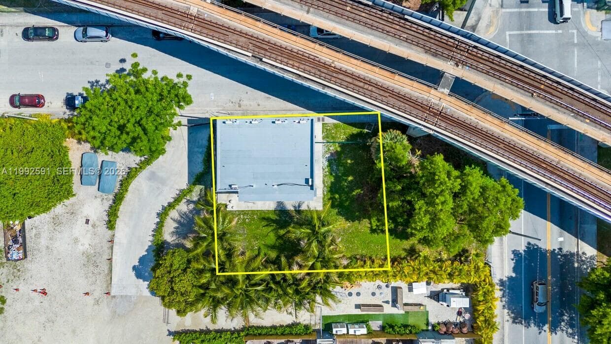 212 NW 11th St, Miami FL 33136