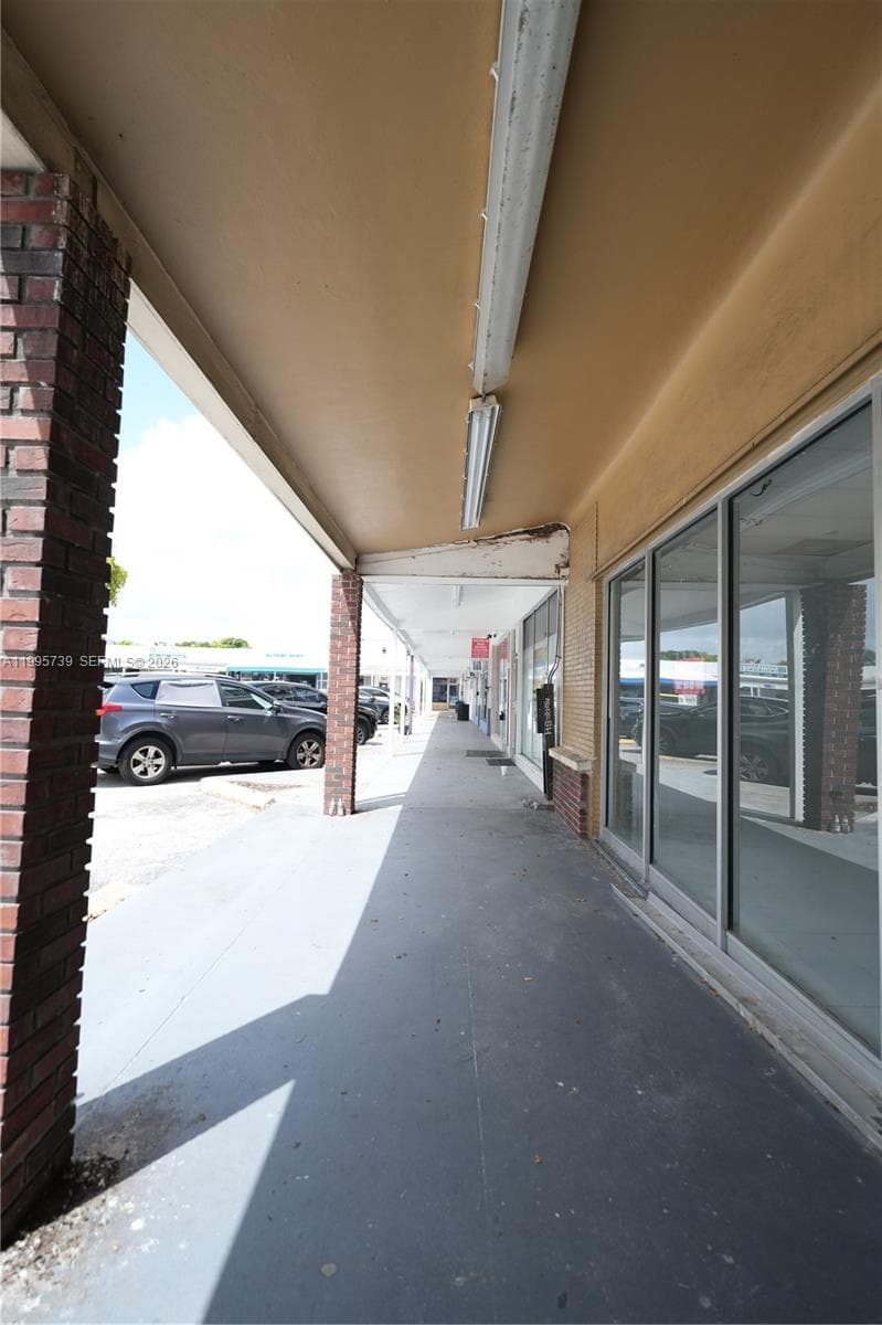 7193-7195 Pembroke Rd, Pembroke Pines FL 33023
