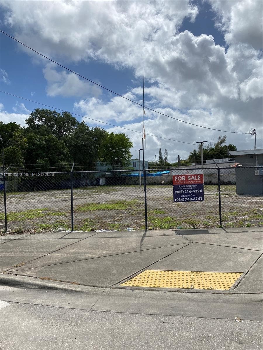 300 NW 79th St, Miami FL 33150
