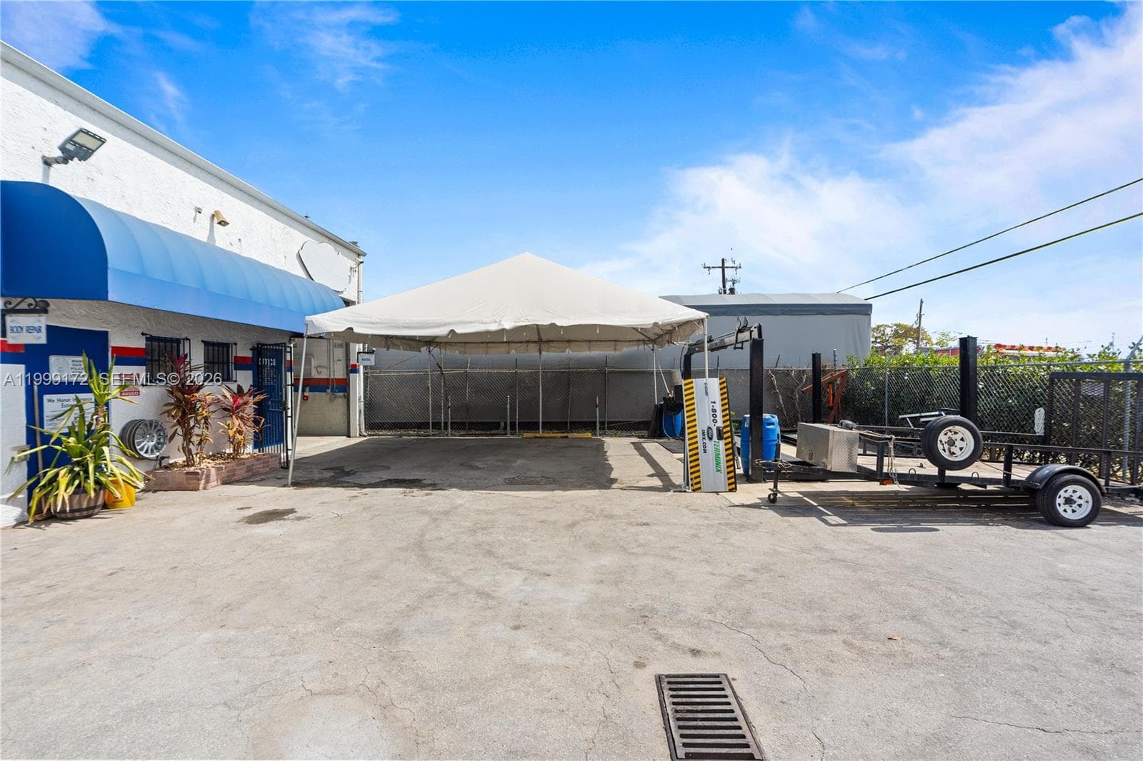 Entry Parking Area