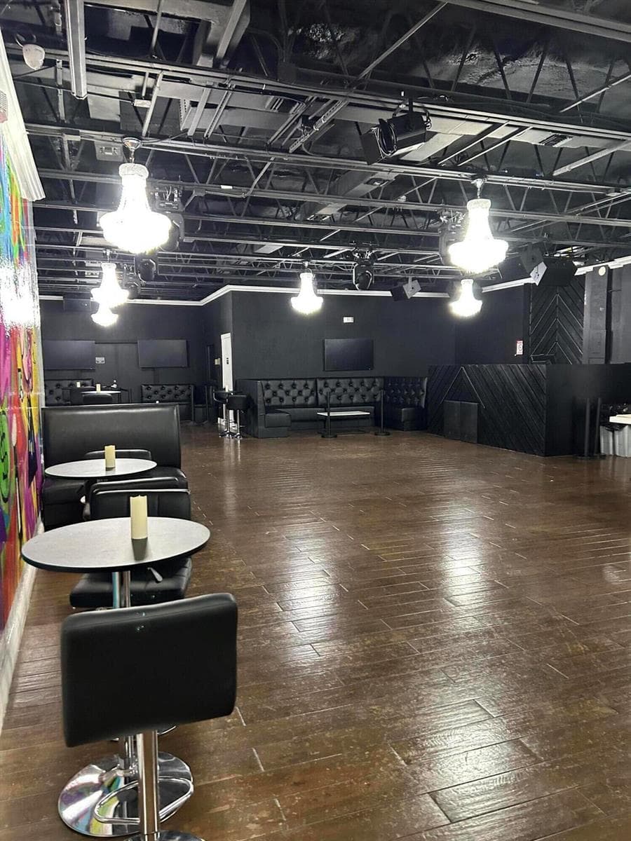 Gala Dining area seating