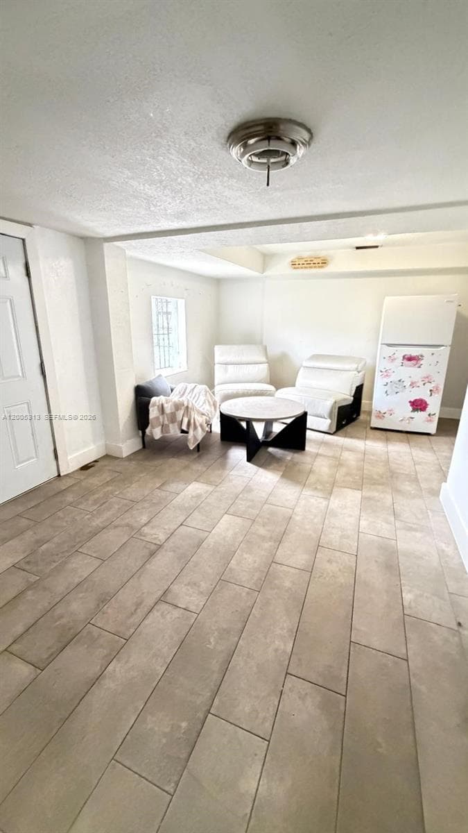 301 NW 37th St, Miami FL 33127