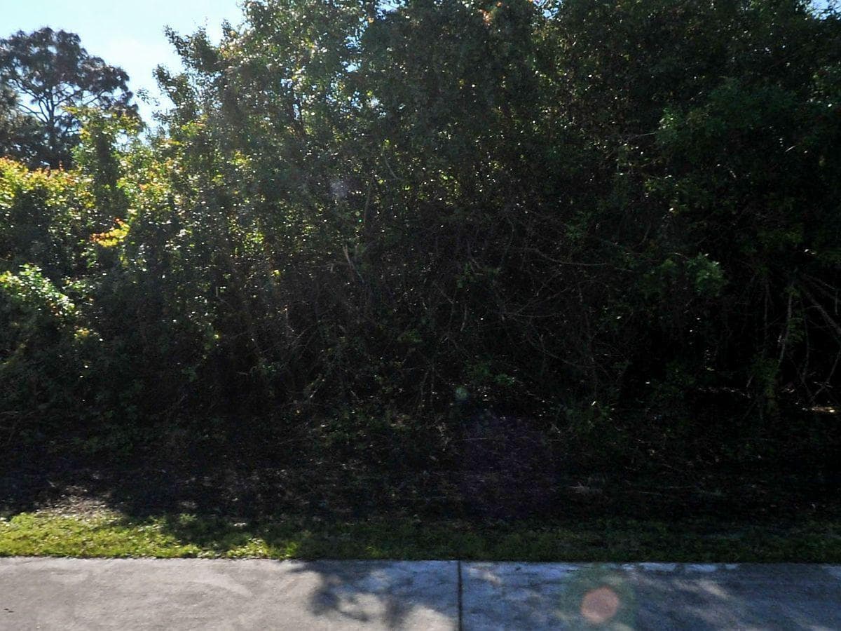 326 SW BECKER 3