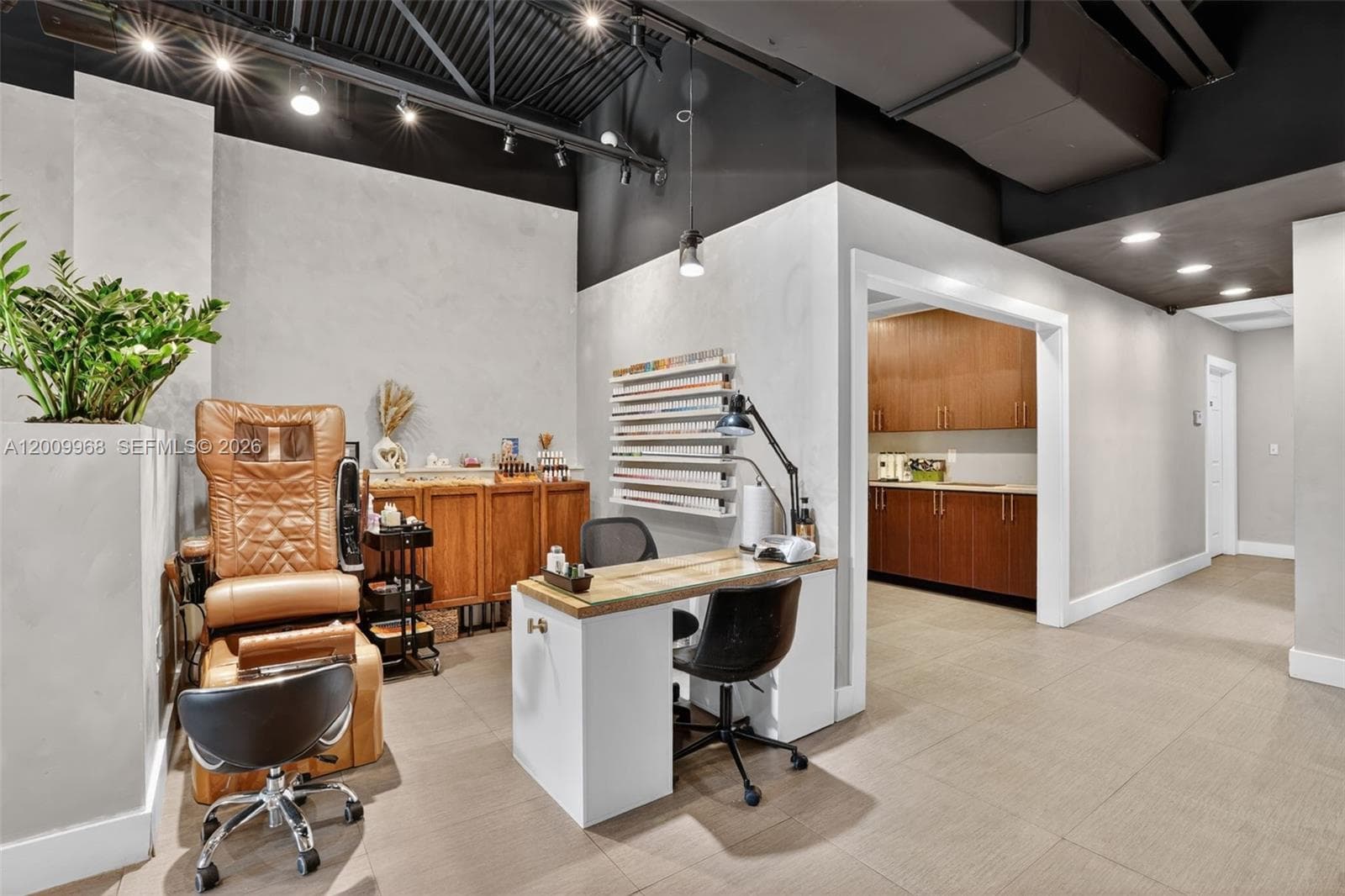 Turnkey Beauty Salon & Spa For Sale In Palmetto Bay, Palmetto Bay FL 33157