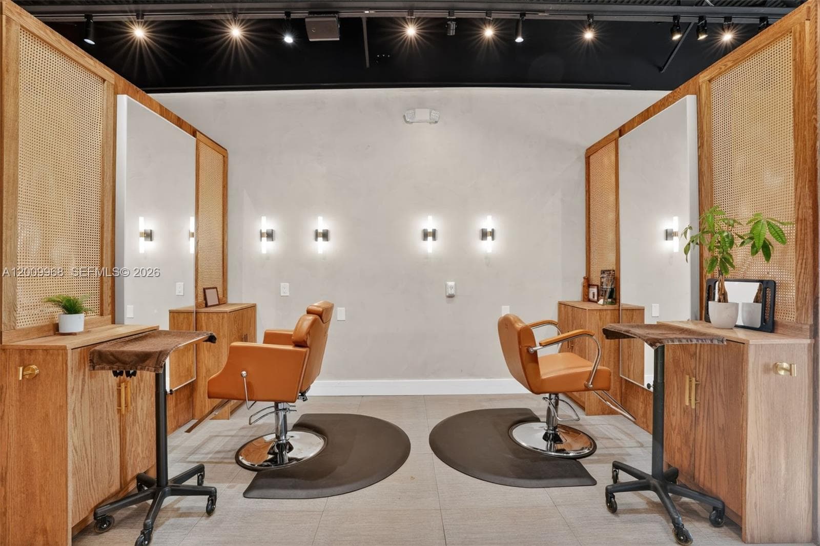 Turnkey Beauty Salon & Spa For Sale In Palmetto Bay, Palmetto Bay FL 33157