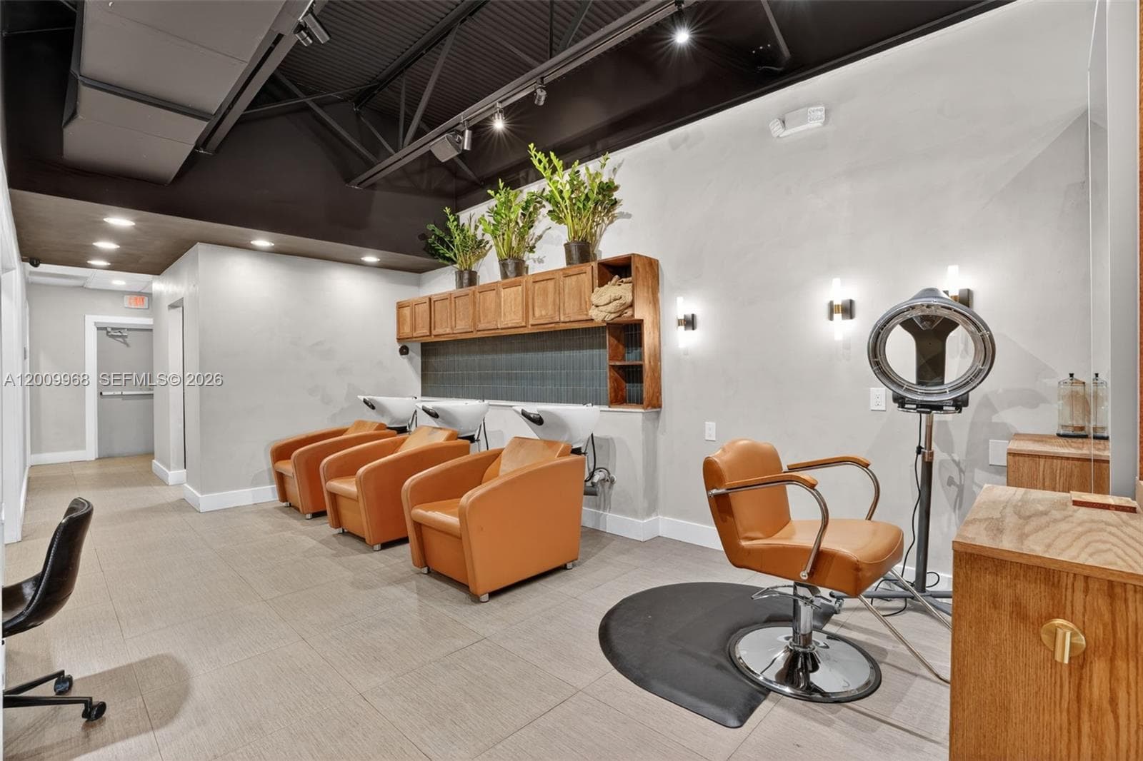 Turnkey Beauty Salon & Spa For Sale In Palmetto Bay, Palmetto Bay FL 33157