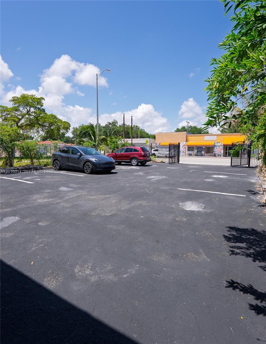88 NW 54th St, Miami FL 33127